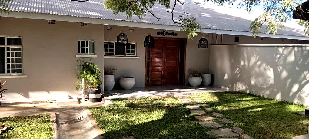 Misale Manor Entrance